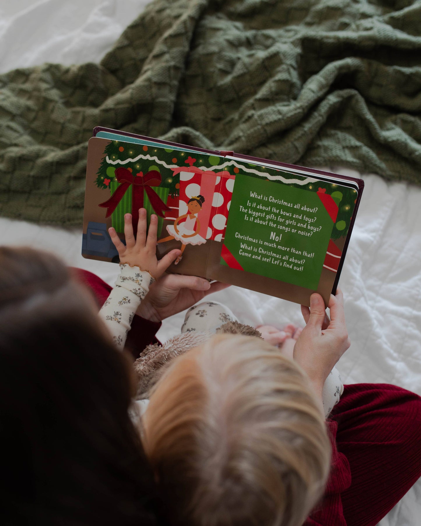 The Daily Grace Co - What is Christmas All About? Children's Touch-And-Feel Board Book